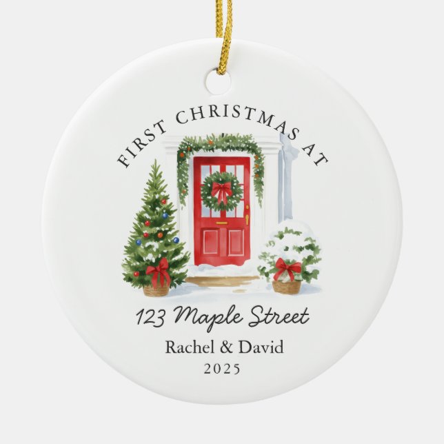 Erste Weihnachten bei New Address - Red Door Keramik Ornament (Vorne)