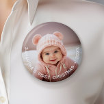 Erste Weihnachten für Baby - einfaches Foto geboge Button<br><div class="desc">Fügen Sie diesem niedlichen Babymagneten ein Bild hinzu - perfekt für kleine Mädchen oder Jungen. Ein Foto mit Typüberlagerung macht einen unvergesslichen Magneten für Ihren Kühlschrank. Verwenden Sie einen niedlichen Schnappschuss von Ihrem Telefon und erstellen Sie ein Element, das über Jahre dauern wird. Ein moderner minimaler Schriftart für das Jahr...</div>