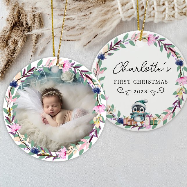 Erste Weihnachten für das Baby - Rustikaler Kleide Keramik Ornament (Baby's First Christmas – Rustic Wreath & Photo Ceramic Ornament)