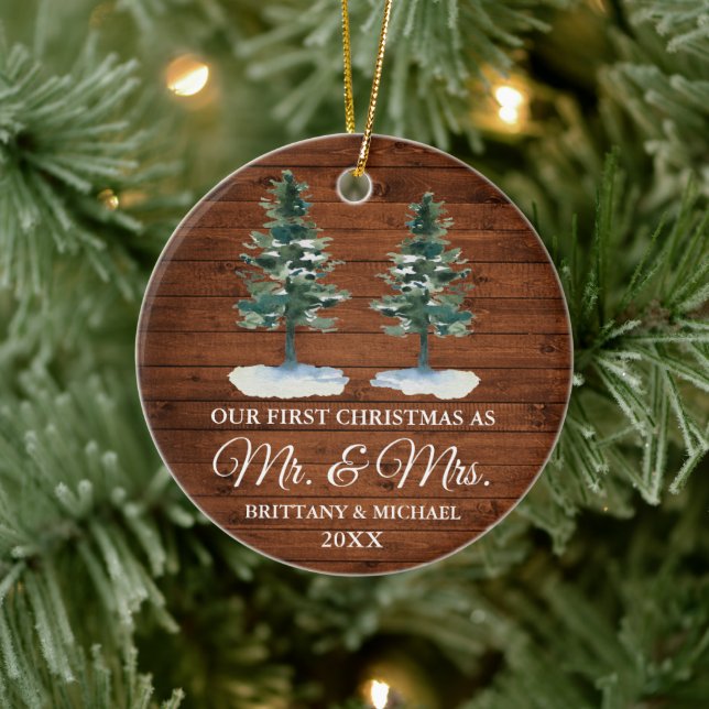 Erste Weihnachten Herr und Frau Rustic Wood Two Pi Keramik Ornament (Baum)