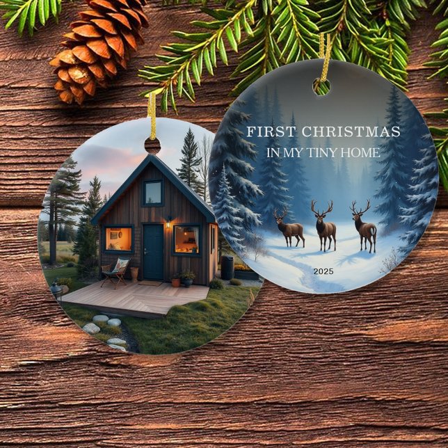 Erste Weihnachten in meinem Tiny Zuhause Foto Keramik Ornament (Create your own First Christmas in my Tiny Home photo Ceramic Ornament.)