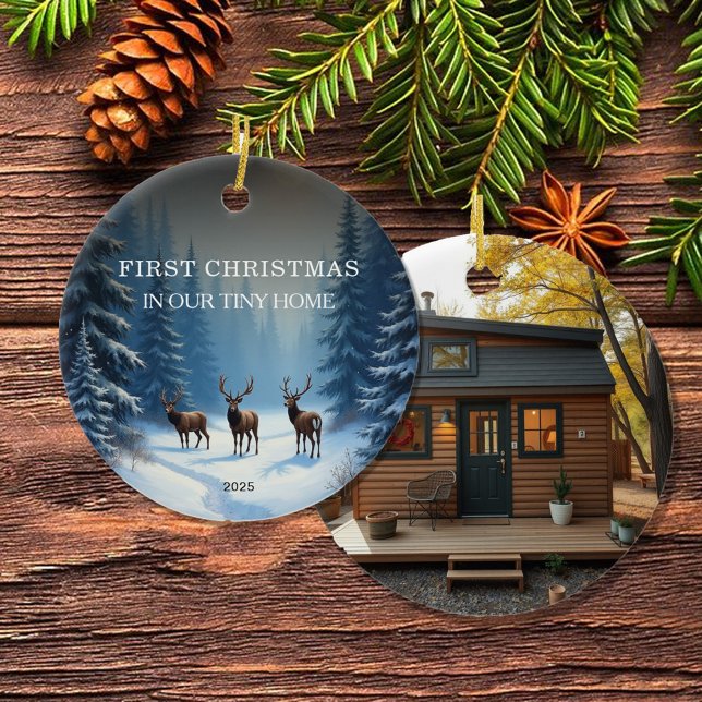 Erste Weihnachten in unserem Tiny Zuhause Foto Keramik Ornament (Create your own First Christmas in our Tiny Home photo Ceramic Ornament.)