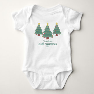 Erste Weihnachten mit drei dekorierten Bäumen Baby Strampler