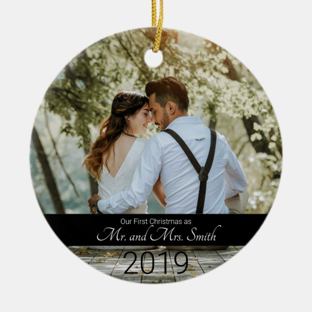 Erste Weihnachten Verheiratet als Mr. und Mrs. Keramik Ornament (Vorne)