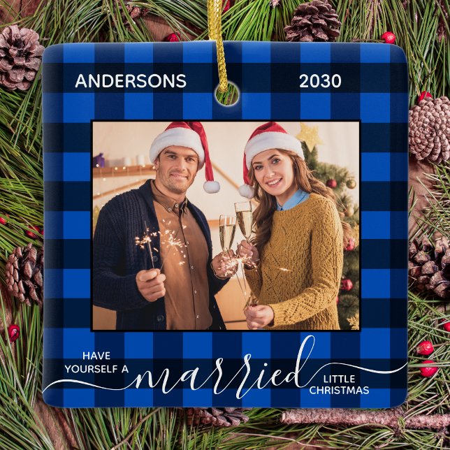 Erste Weihnachten Verheiratet Blue Kariert Newlyar Keramikornament (Von Creator hochgeladen)