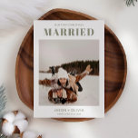 Erste Weihnachten Verheiratet Modernes Foto<br><div class="desc">Erste Weihnachten Verheiratet Moderne Weihnachts Foto Weihnachtskarte</div>