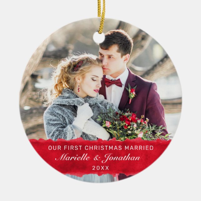 Erste Weihnachten Verheiratet Red Strip Custom Fot Keramik Ornament (Vorne)