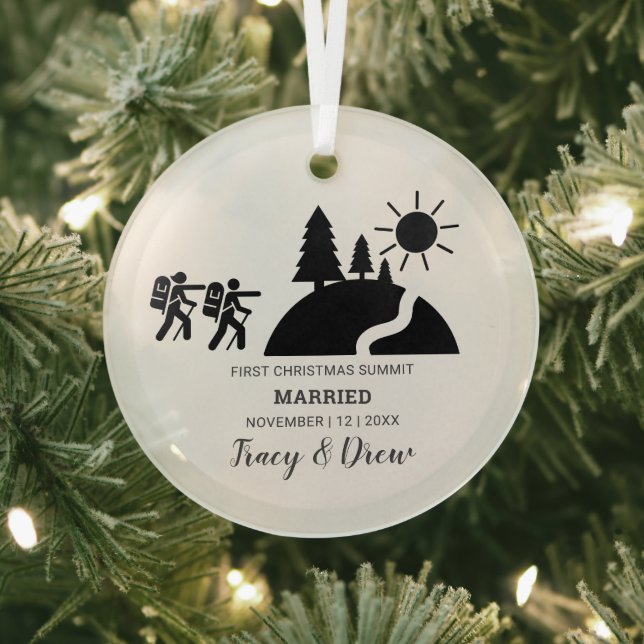 Erste Weihnachten Verheiratete Outdoorsy Bergwande Ornament Aus Glas (InSitu)