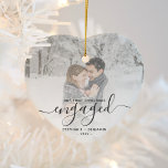 Erste Weihnachten Verlobte Custom Foto Grau Script Keramik Ornament<br><div class="desc">Erinnern Sie sich an Ihre Verlobung mit diesem wunderschönen, herzförmigen Pfarrschmuck. Der graue Text lautet "Unser erstes Weihnachten verlobt", mit dem Wort "verlobt" in eleganter Handschrift mit Schnörkeln vor und nach. Ersetzen Sie das Beispielbild durch Ihr Lieblings-Foto, und fügen Sie Ihre Namen und das Jahr hinzu. Mithilfe eines Farbverlaufsefilters wird...</div>