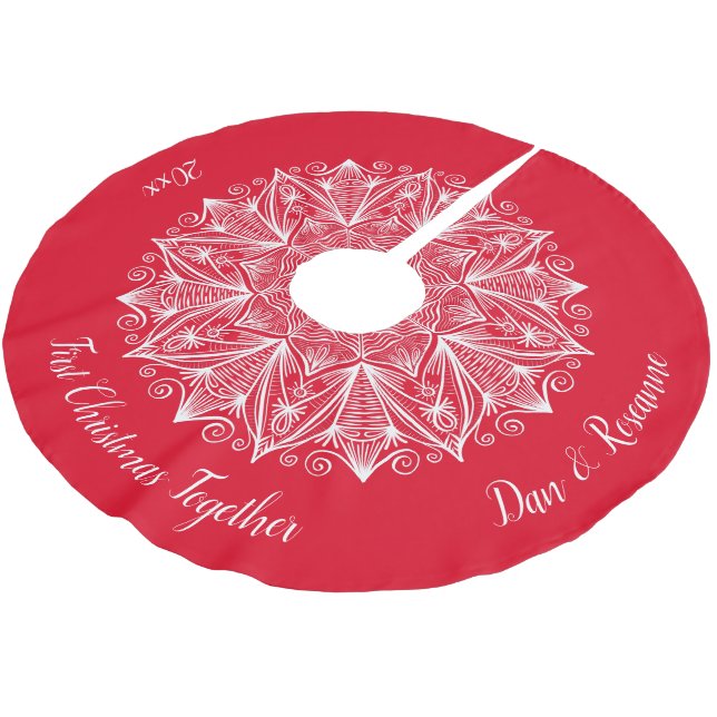 Erste Weihnachten Zusammen Snowflake Mandala Red Polyester Weihnachtsbaumdecke (Schrägansicht)