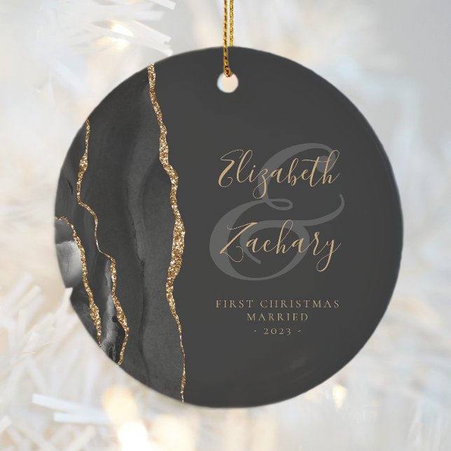 Erste Weihnachts-Verheiratete Black Agate Gold-Scr Keramik Ornament (Von Creator hochgeladen)