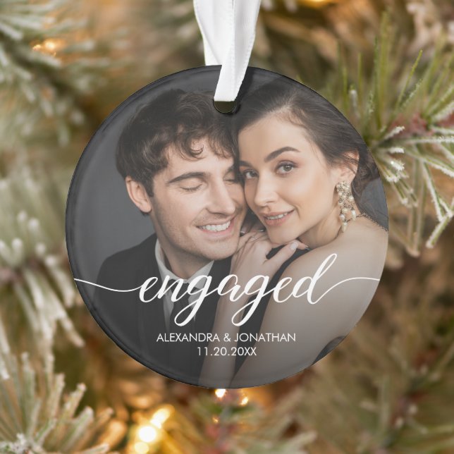 Erste Weihnachts-verlobt-Foto-Overlay Ornament (Baum)