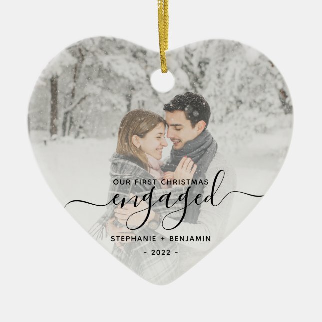 Erste Weihnachts Verlobte benutzerdefinierte Foto  Keramik Ornament (Vorne)