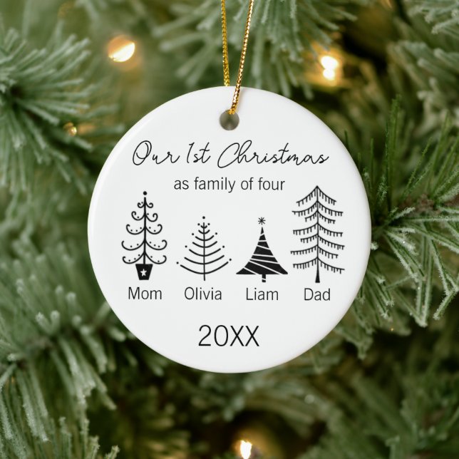 Erste Weihnachtsfamilie zu viert Moderne Tanne Keramik Ornament (Baum)