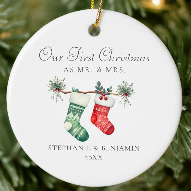 Erste Weihnachtsfeier Strumpfs Greenery Foto Keramik Ornament (our first christmas married mr mrs stockings modern elegant photo ornament couple keepsake newlyweds)