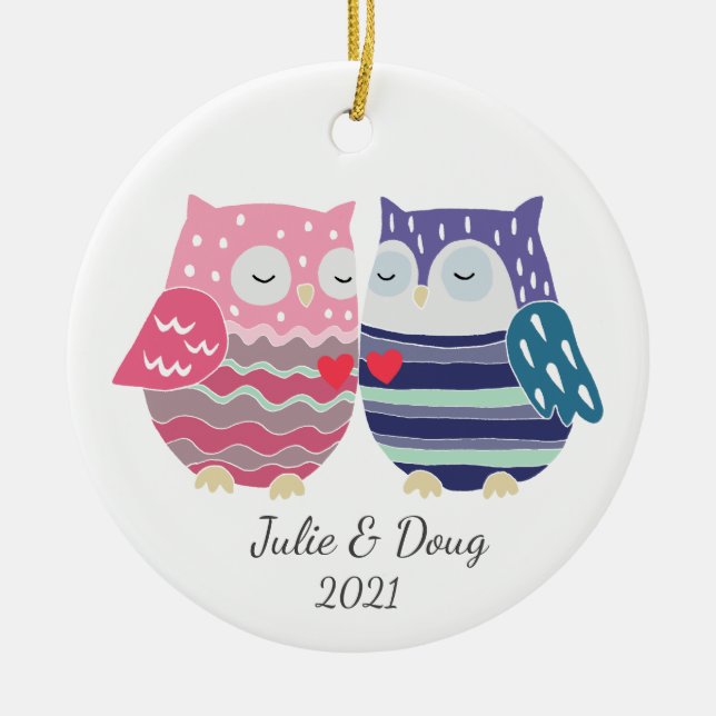 Erste Weihnachtsfeier zusammen Niedliches Eule Cou Keramik Ornament (Vorne)