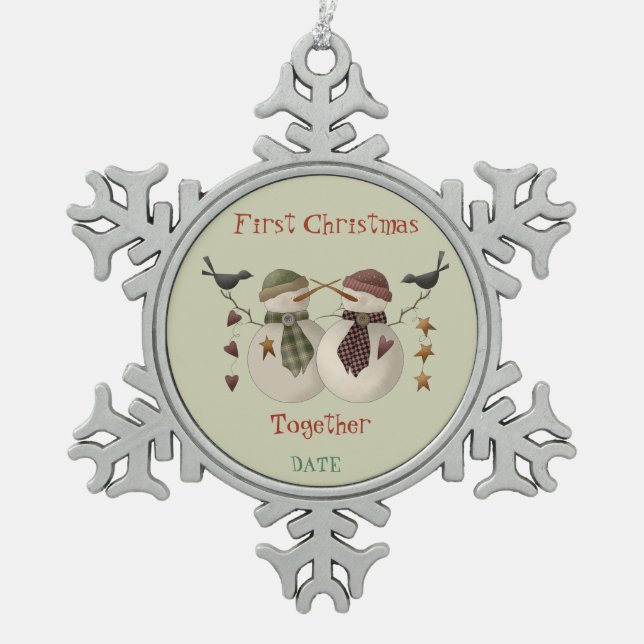 Erste Weihnachtsfeier zusammen Snow Couple ~ Schneeflocken Zinn-Ornament (Vorderseite)