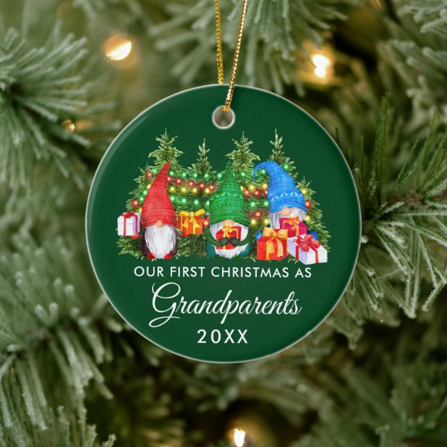 Erste Weihnachtsgroßeltern Gnomes Lights Green Keramik Ornament (Baum)