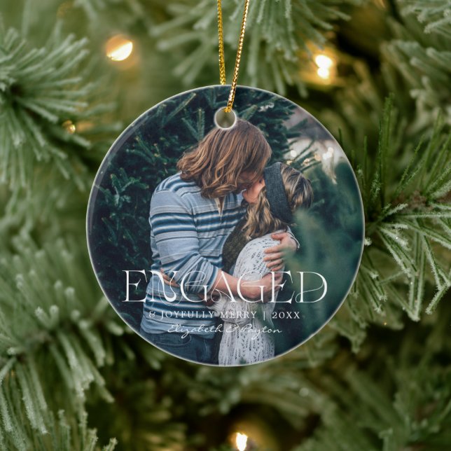 Erste WeihnachtsVerlobt | Sentimental Foto Keramik Ornament (Baum)