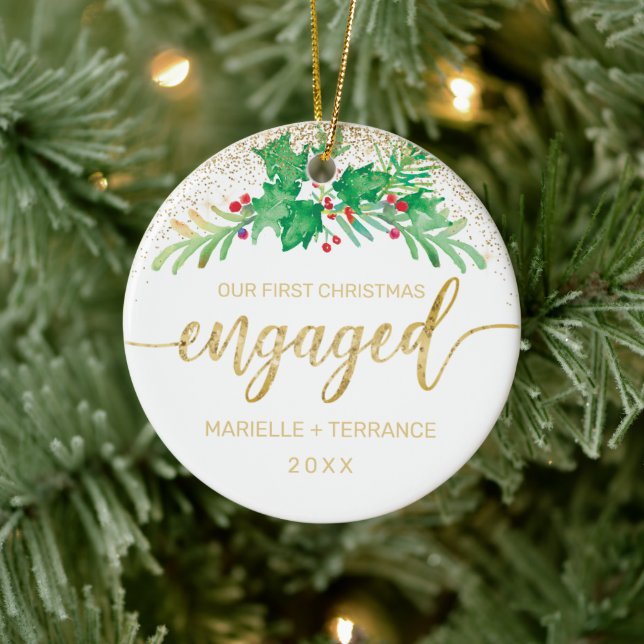 Erste Weihnachtszeit Verlobt Gold Glitzer Script H Keramik Ornament (Baum)