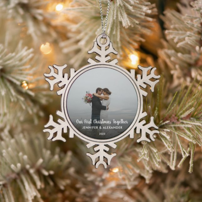 Erstellen Sie Ihr eigenes First Christmas Together Schneeflocken Zinn-Ornament (Baum)