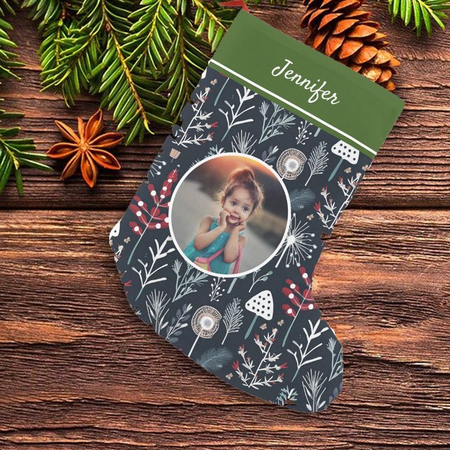 Erstellen Sie Ihr eigenes Foto mit Monogramm Kleiner Weihnachtsstrumpf (Beautiful personalized Christmas photo stocking. You can add your own name and photo to personalize.)
