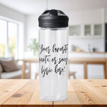 Erstellen Sie Ihr eigenes Kalligraphieangebot Trinkflasche<br><div class="desc">Erstellen Sie Ihre eigene Wasserflasche für Anführungszeichen. Fügen Sie Ihr Lieblings-inspirierendes Zitat,  Liedlyrik oder benutzerdefinierten Text in minimalistischer Kalligrafie Typografie.</div>