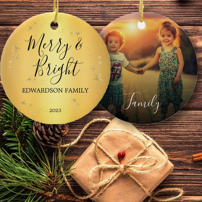 Erstellen Sie Ihr eigenes Merry & Bright Foto Keramik Ornament (Create your own Merry & Bright unique family photo Ceramic Ornament. You can add your own photo.)