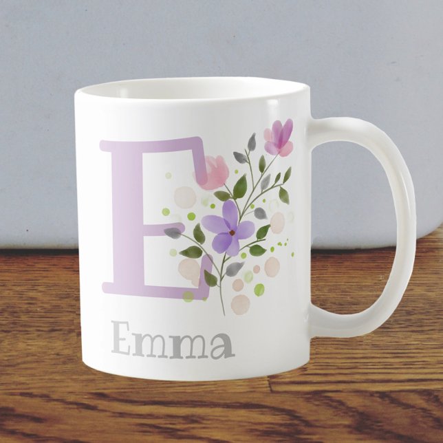 Erster Anfangsbuchstabe plus Name Emma mit Blumen Kaffeetasse (Von Creator hochgeladen)