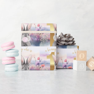 Erster Geburtstag Hase bläst rosa Kaugummi Geschenkpapier