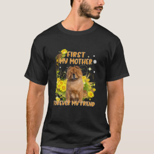 Erster Hund meiner Mutter für immer, der Mutter am T-Shirt