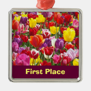 Erster Platz Hängende Ornamente Helle Tulpenblumen