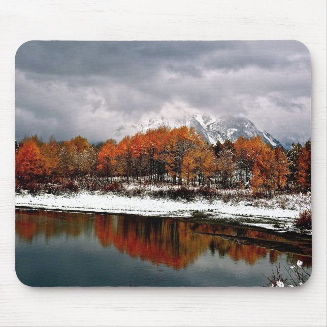 ERSTER SCHNEE AN GROSSARTIGEM TETON MOUSEPAD (Vorne)