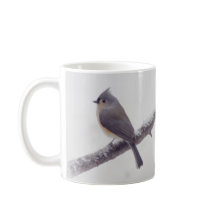 Erster Schnee - büscheliger Titmouse-Vögel