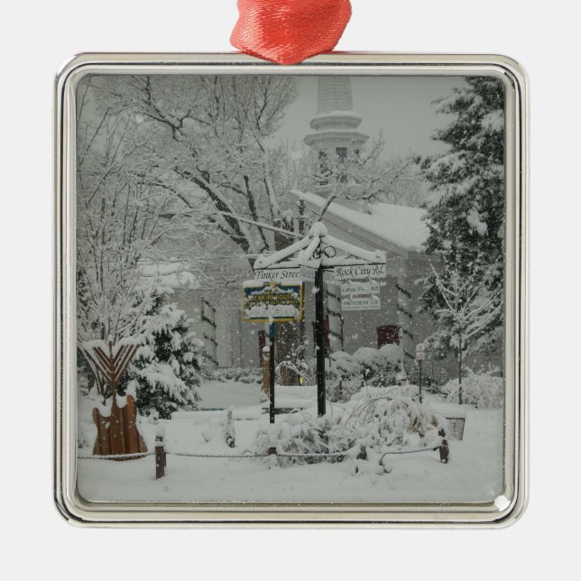Erster Schnee-Fall-Rathausplatz Woodstock, NY Silbernes Ornament (Vorne)