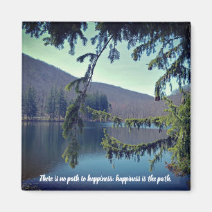Erster Stausee durch die Bäume Motivierend Magnet