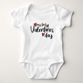 Erster Valentinstag // Niedlicher Valentinstag Baby Strampler