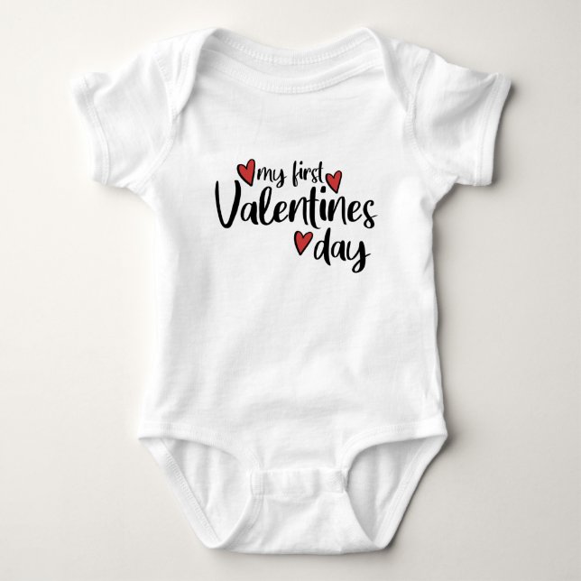 Erster Valentinstag // Niedlicher Valentinstag Baby Strampler (Vorderseite)