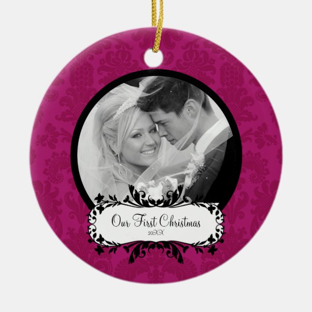 Erster WeihnachtsFoto-Verzierungs-Rosa-Damast Keramik Ornament (Vorne)