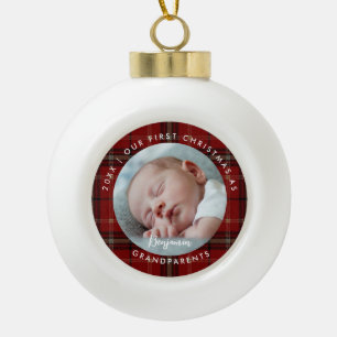 Erstes Weihnachten Großeltern Rot kariert Baby-Fot Keramik Kugel-Ornament