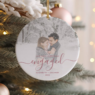 Erstes Weihnachten verlobt Foto Dusty Rose Schrift Keramik Ornament