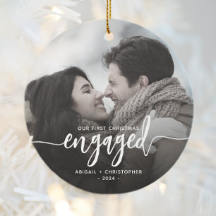 Erstes Weihnachten verlobt Foto White Script Keramik Ornament