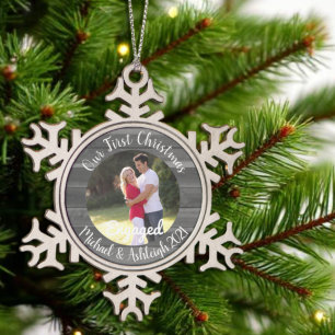 Erstes Weihnachten verlobt Schneeflocken Zinn-Ornament