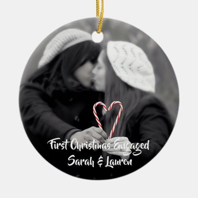 Erstes Weihnachtsverlobte | lesbische Paare Keramik Ornament (Vorne)