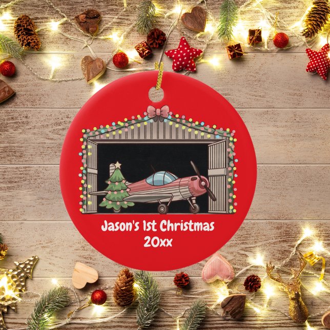 Erstgeburtsjunge Red Airplane Tree Hangar Pilot Bo Keramik Ornament (Von Creator hochgeladen)
