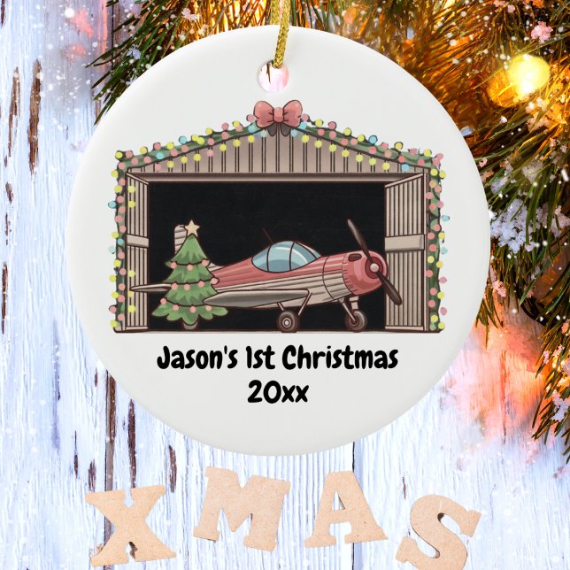 Erstgeburtsjunge Red Airplane Tree Hangar Pilot Bo Keramik Ornament (Von Creator hochgeladen)