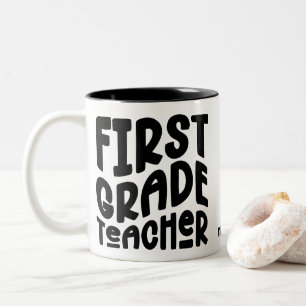 Erstklassiges Lehrer-Typografie-Design Zweifarbige Tasse