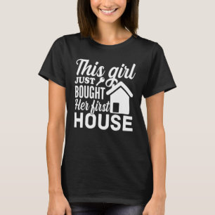 Erstmaliger Hausbesitzer für das Mädchen, das die T-Shirt