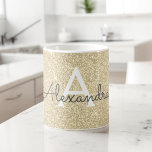 Erstmaliger Name des Monogram-Glitzer von Luxury G Kaffeetasse<br><div class="desc">Luxury Gold Sparkle Glitzer Monogram Name und Initial Coffee Tasse. Die Tasse ist das ideale Geschenk für jemanden,  der das moderne und elegante Gold Liebe.</div>