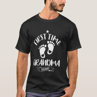 Erstmals Oma 2025 für Oma 2025 befördert T-Shirt